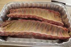 Light coat of mustard on bottom side of ribs